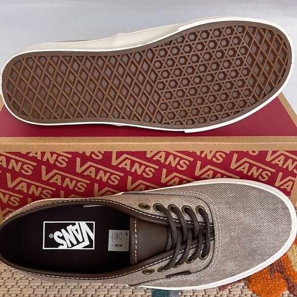 Vans Men’s Authentic
C&L Gray
VN0009PVBXC
Sneakers - Picture 3 of 16